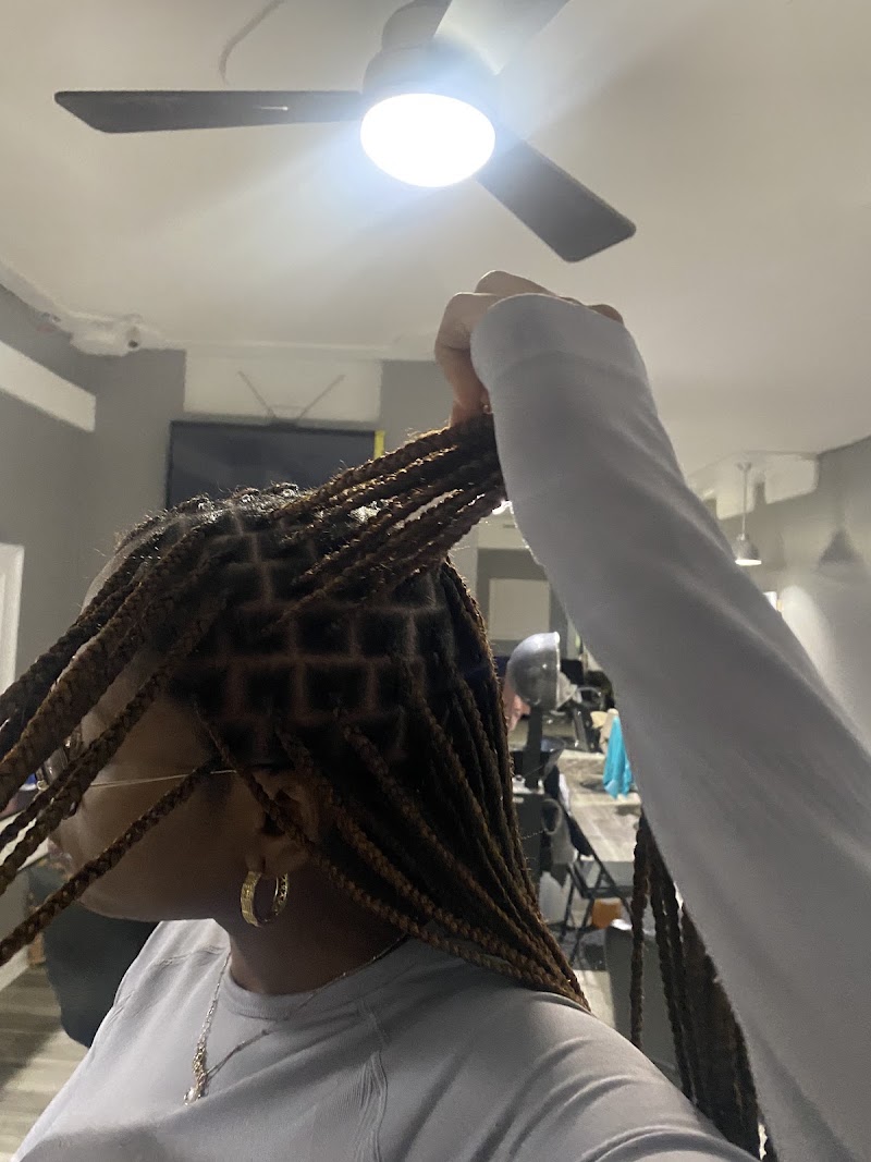 Upscale Hair Braiding And Beauty Salon, beauty salon in Camden, NJ, photo 5 of 6
