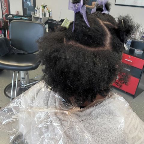 Dominican Touch Unisex Salon, beauty salon in Camden, NJ